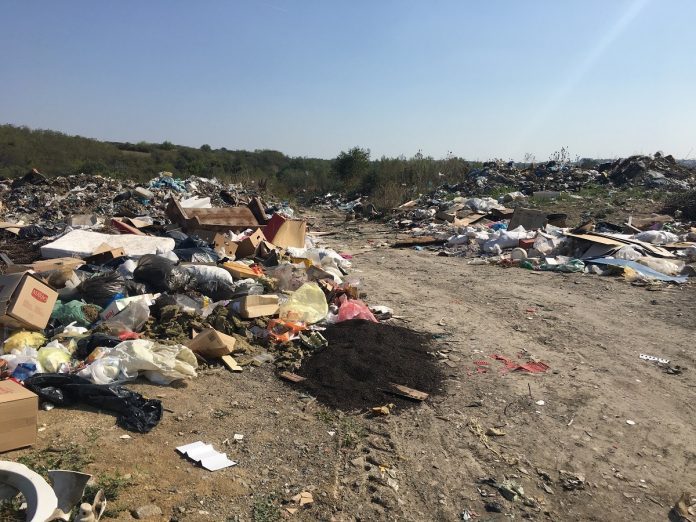 Stari Obrenovački put nasip divlja deponija