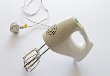 I mali uređaji mogu postati veliki problem, zato – reciklirajte food-mixer-413737_1920