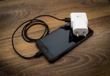 EU uvodi univerzalni punjač za mobilne telefone? two-pin-3509490_1920