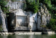 ĐERDAP, TRAJANOVIM STOPAMA Trajanova tabla