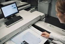 Koji dokumenti javne uprave su već arhivirani? službenica na šalteru