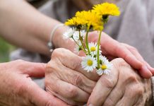 Žene u Srbiji žive pet godina duže nego muškarci Starij, dan starih osoba
