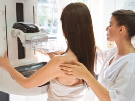 Mobilni mamograf ispred Doma zdravlja u Lučanima