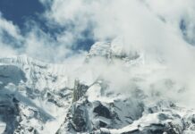 Evakuisane stotine planinara na tibetskoj strani Mont Everesta