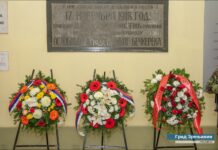 Zrenjanin obeležio Dan primirja polaganjem venaca na spomen ploču u holu Gradske kuće