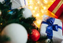 Više od 4.500 novogodišnjih paketića za decu iz 17 ustanova i udruženja širom Srbije