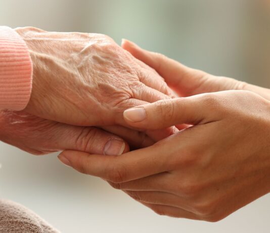 95 odsto domaćinstava u Srbiji ima troškove nege